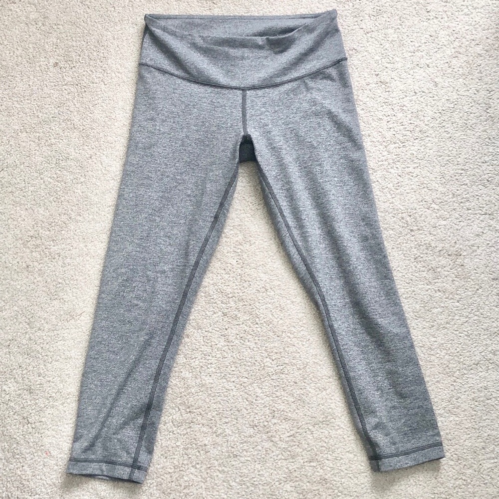 Lululemon Heathered Gray Cropped Leggings - Size 6